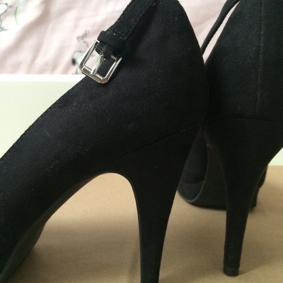 Unisa Suede Heels. - Picture 9 of 9
